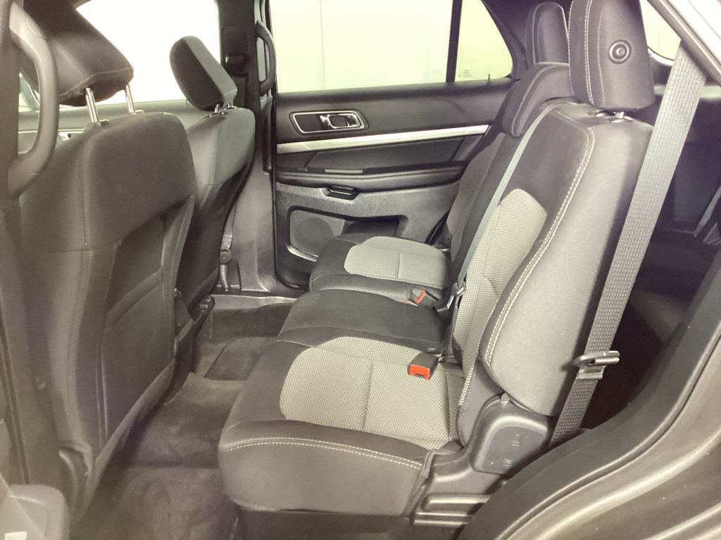 Used 2018 Ford Explorer XLT AWD/4WD image 15