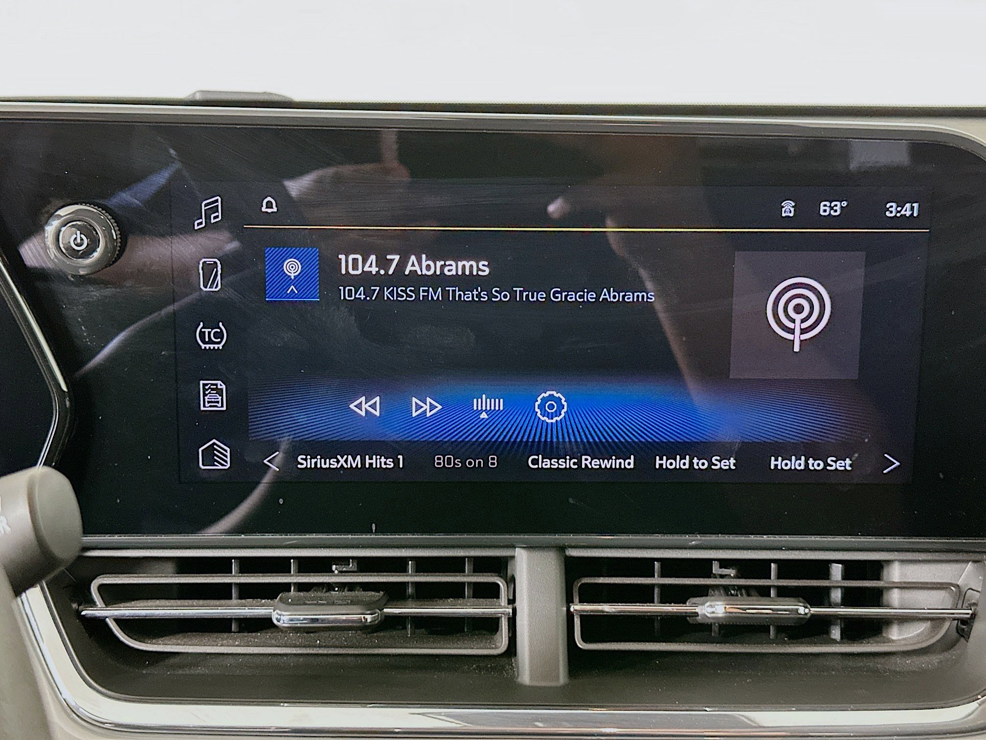 Used 2025 Chevrolet Trax LT image 19