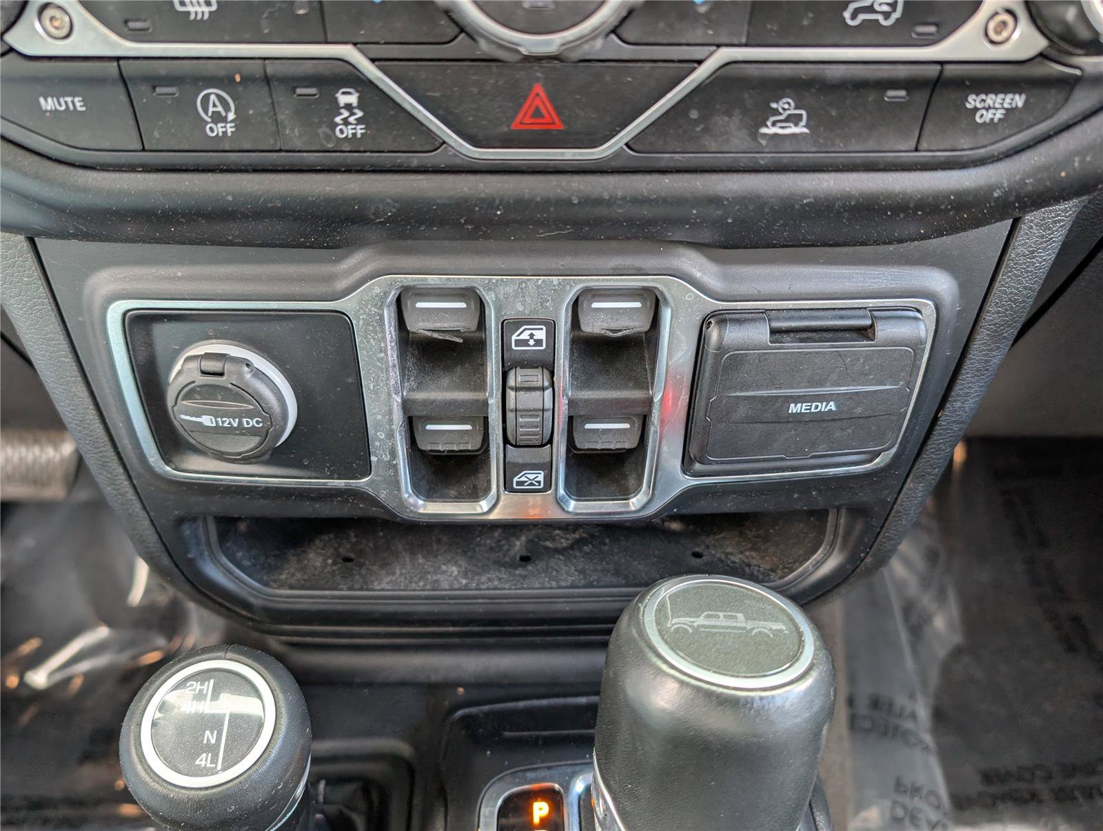 Used 2022 Jeep Gladiator Overland w/ Popular Equipment Package AWD/4WD image 24
