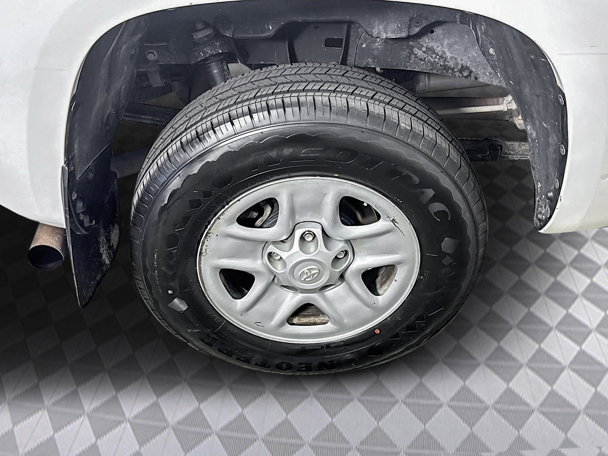 Used 2018 Toyota Tundra Limited image 32