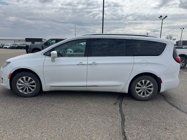 Used 2018 Chrysler Pacifica Touring-L FWD image 8