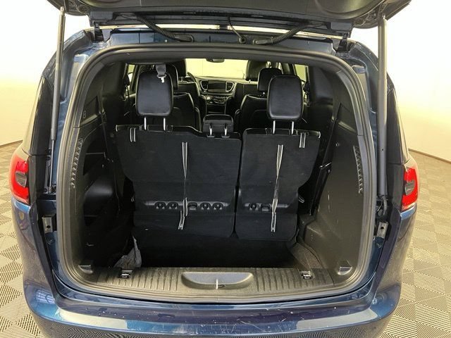 Certified 2025 Chrysler Pacifica Limited FWD image 10