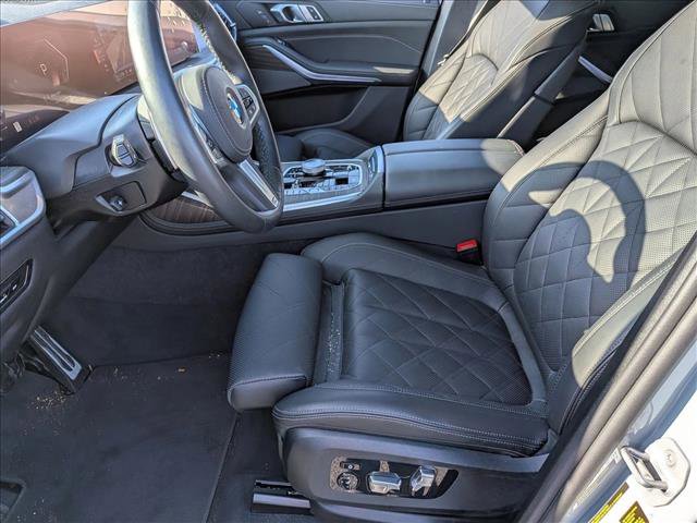 Used 2025 BMW X7 xDrive40i w/ M Sport Package image 12
