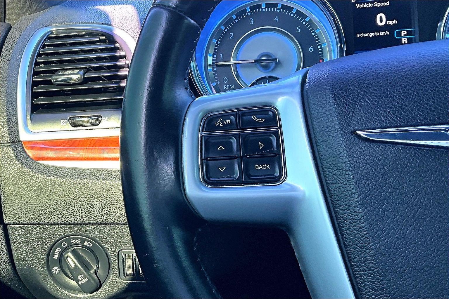 Used 2014 Chrysler 300 w/ Driver Convenience Group RWD image 18
