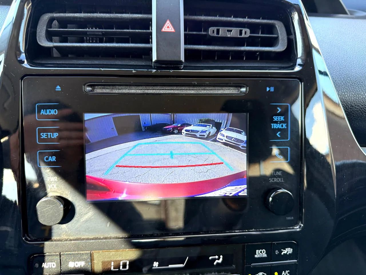 Used 2017 Toyota Prius FWD image 3