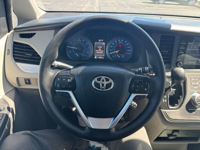 Used 2020 Toyota Sienna L image 16
