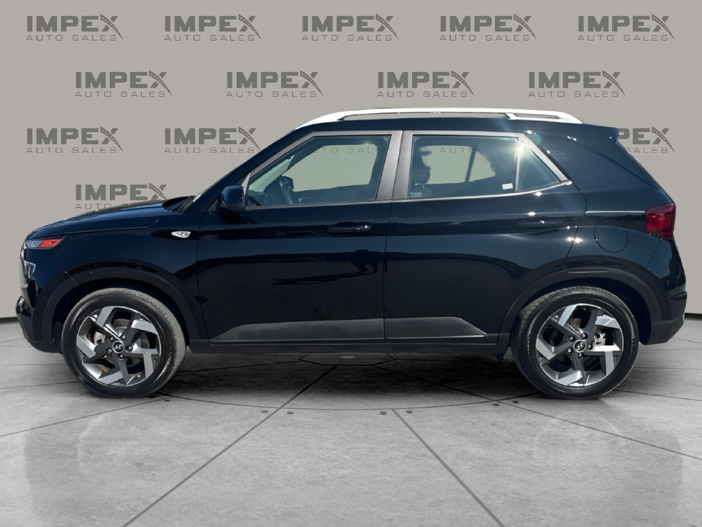 Used 2024 Hyundai Venue SEL FWD image 2