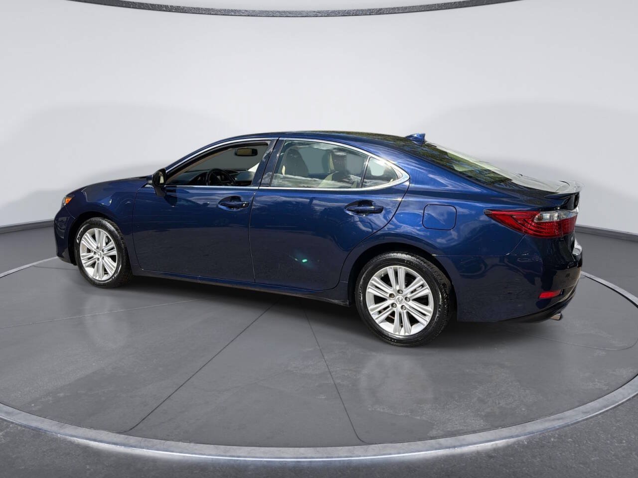 Used 2015 Lexus ES 350 F Sport FWD image 3