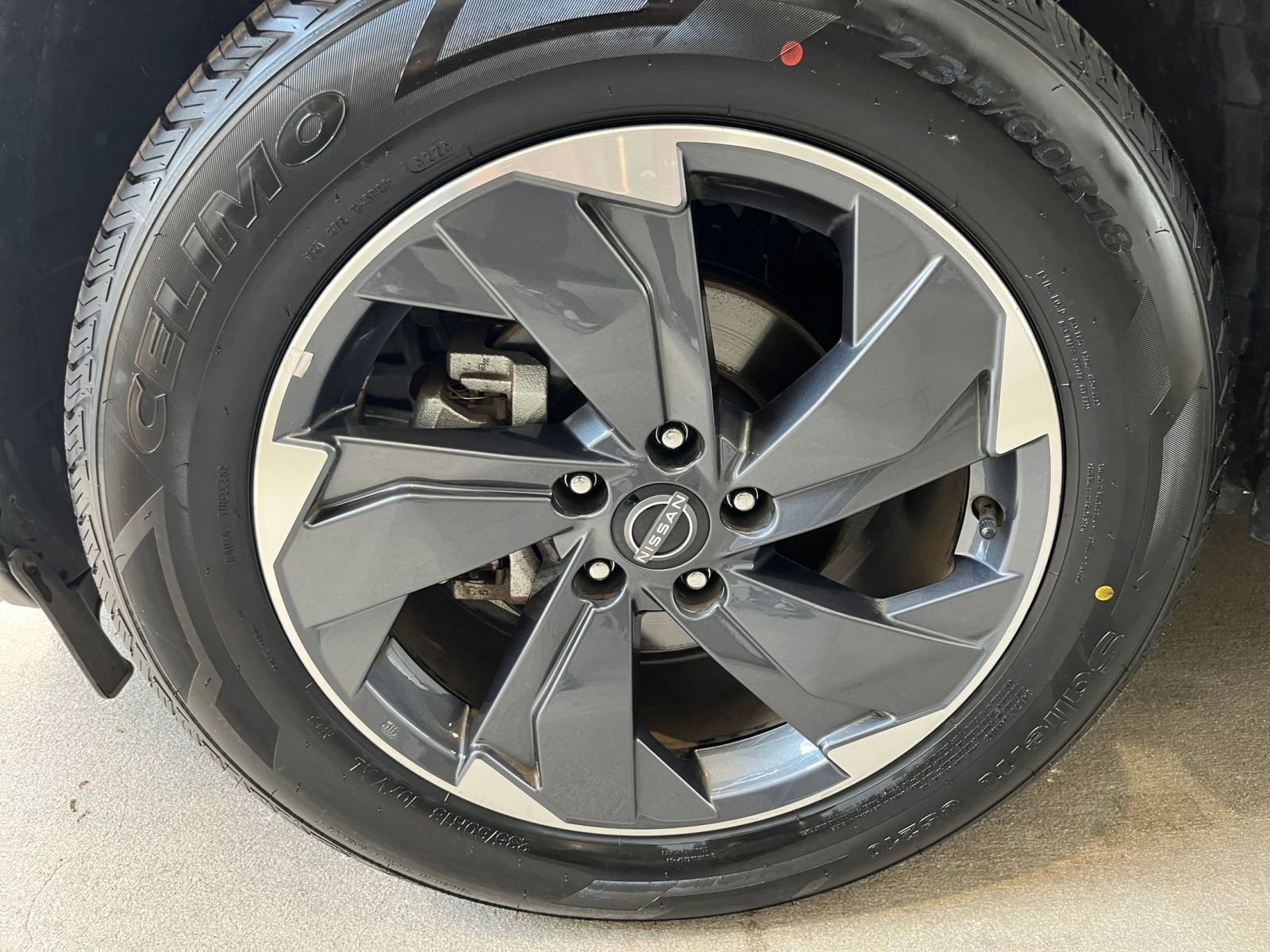 Used 2025 Nissan Rogue SV FWD image 31