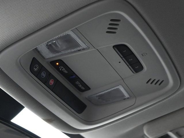 Used 2021 Chevrolet Traverse LT image 26