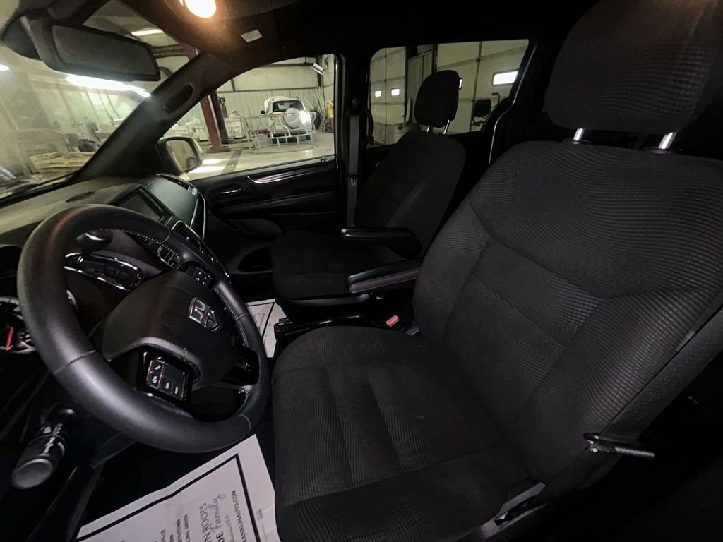 Used 2020 Dodge Grand Caravan SE image 15