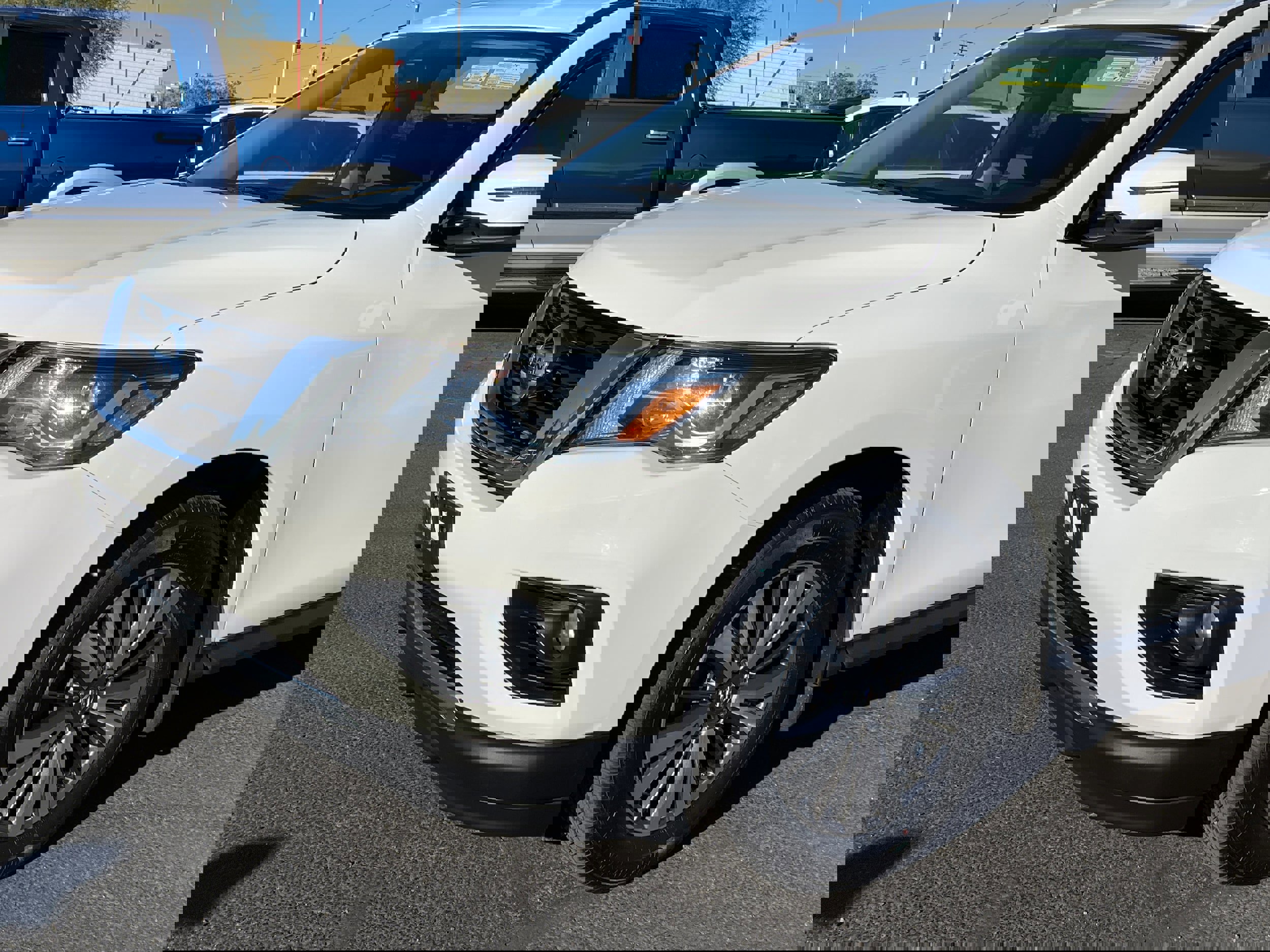 Used 2018 Nissan Pathfinder SV image 10