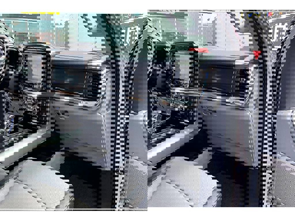 Used 2022 Ford F150 Lariat w/ Equipment Group 502A High AWD/4WD image 17