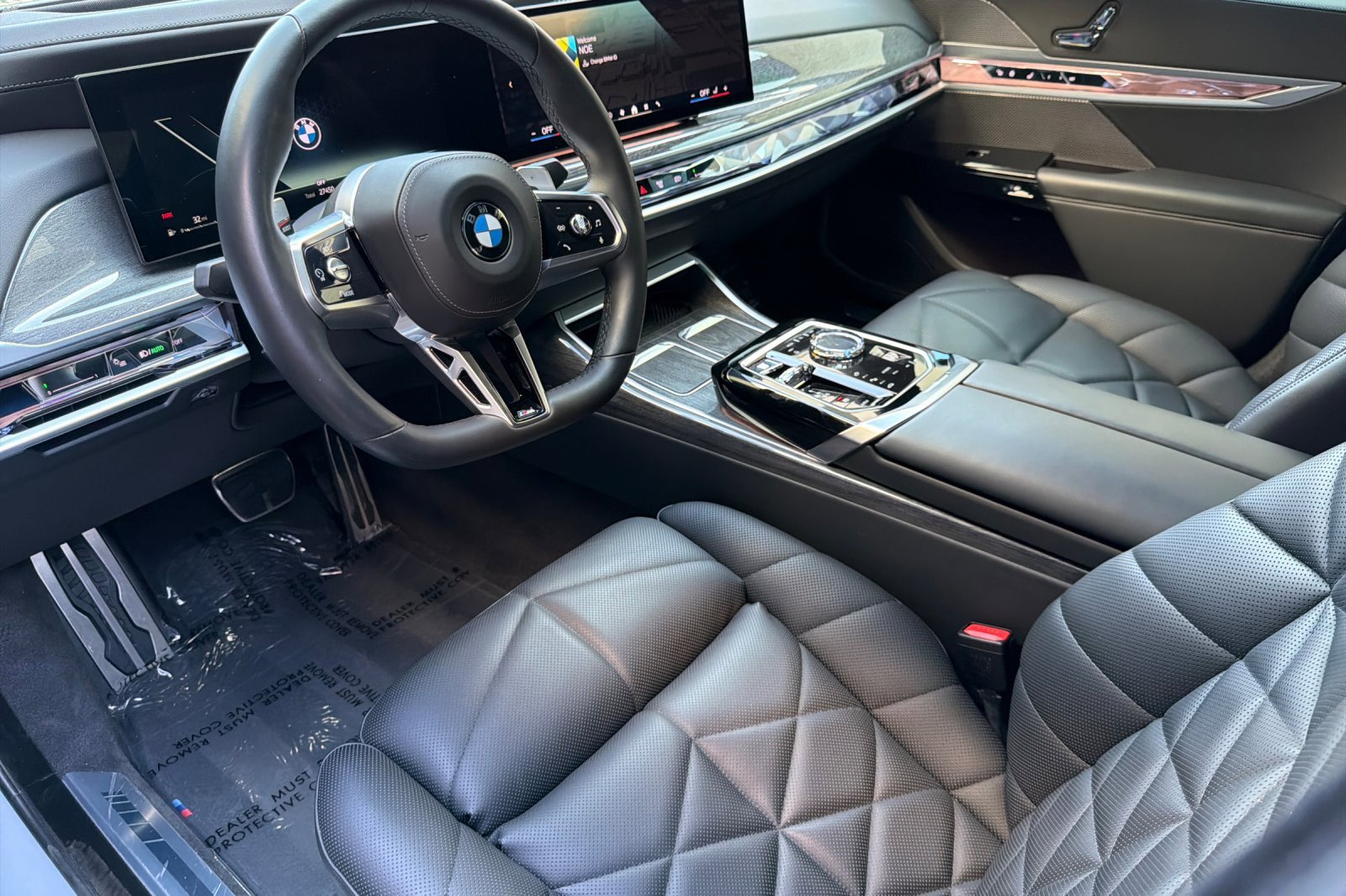 Used 2023 BMW 740i w/ Parking Assistance Package RWD image 9