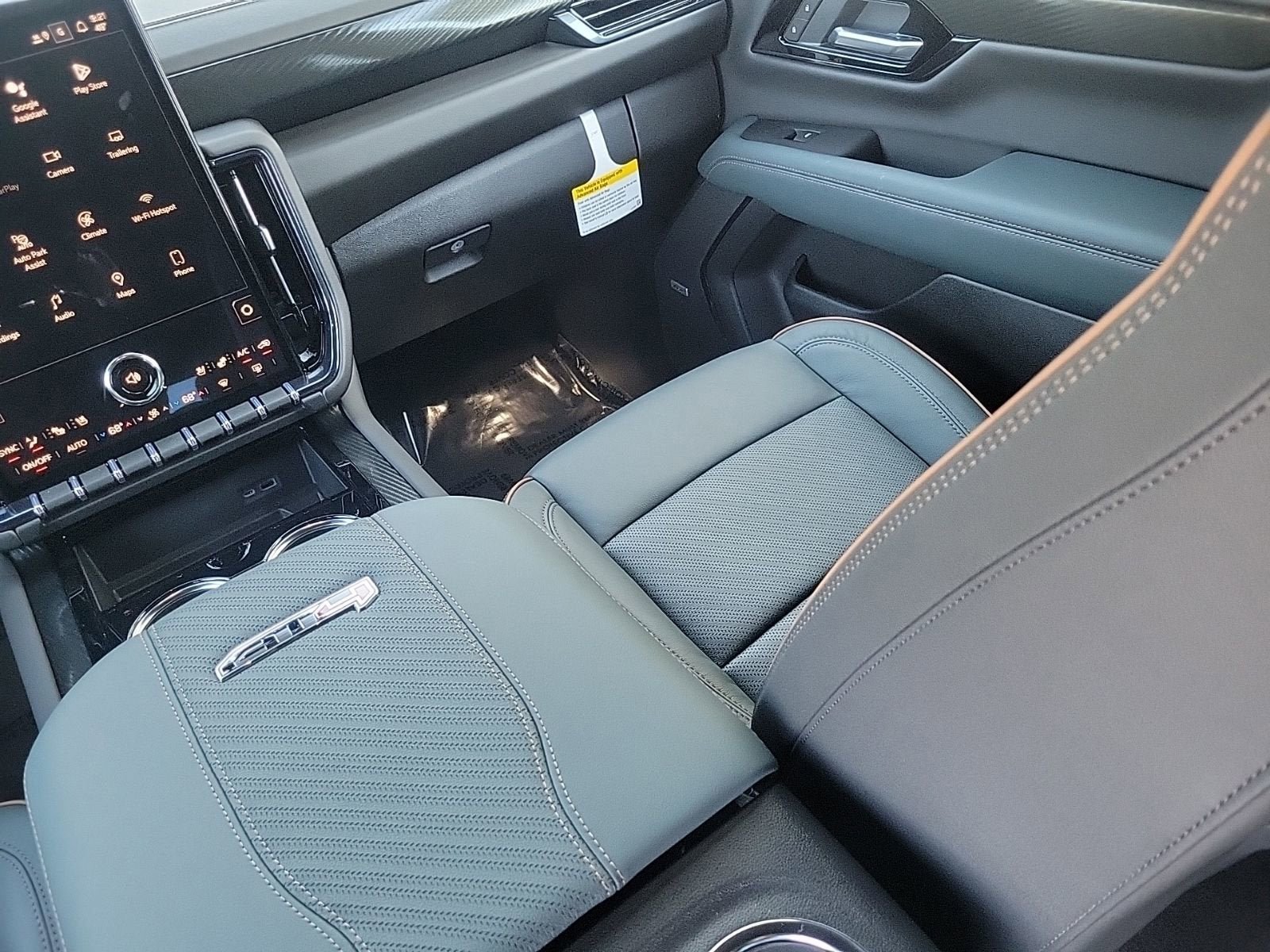 New 2026 GMC Yukon XL AT4 w/ AT4 Premium Plus Package AWD/4WD image 16