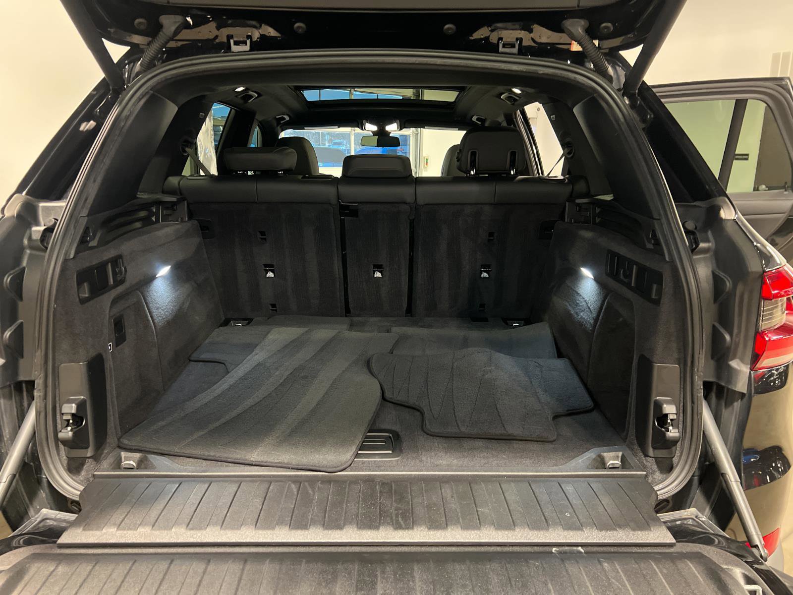 Used 2020 BMW X5 xDrive40i w/ Premium Package image 36