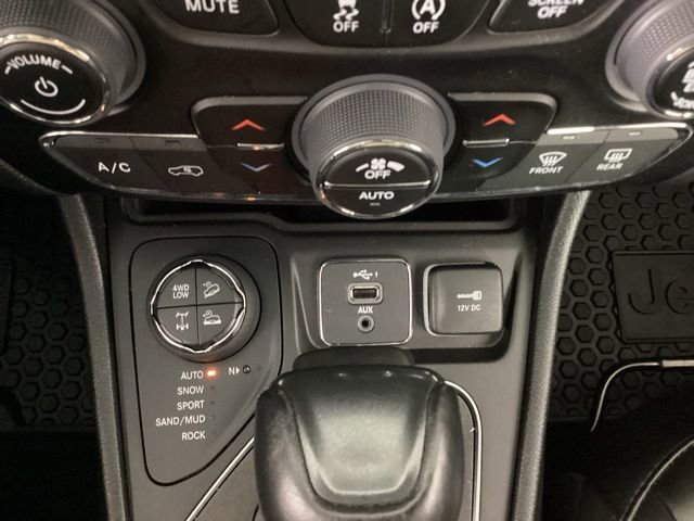 Used 2023 Jeep Cherokee Trailhawk image 30