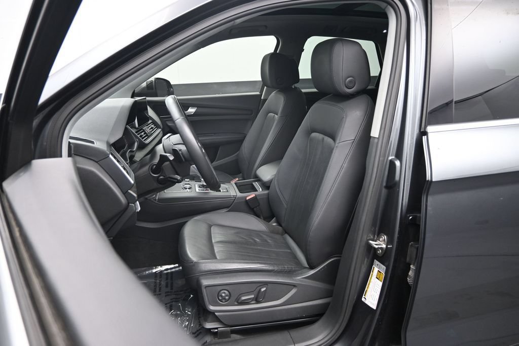 Used 2020 Audi Q5 e Premium Plus w/ Premium Plus Package AWD/4WD image 25