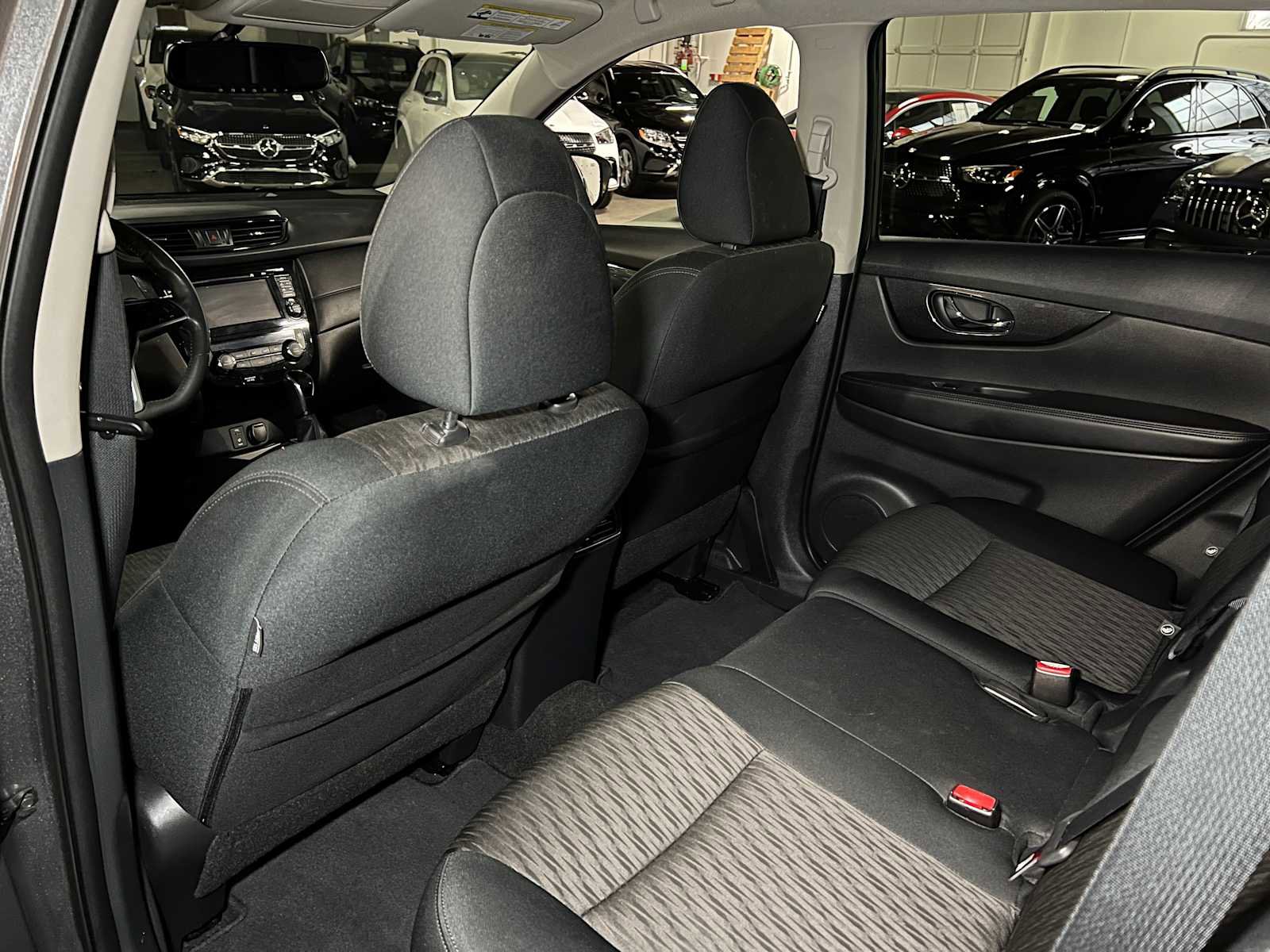 Used 2017 Nissan Rogue SV w/ SV Premium Package image 19