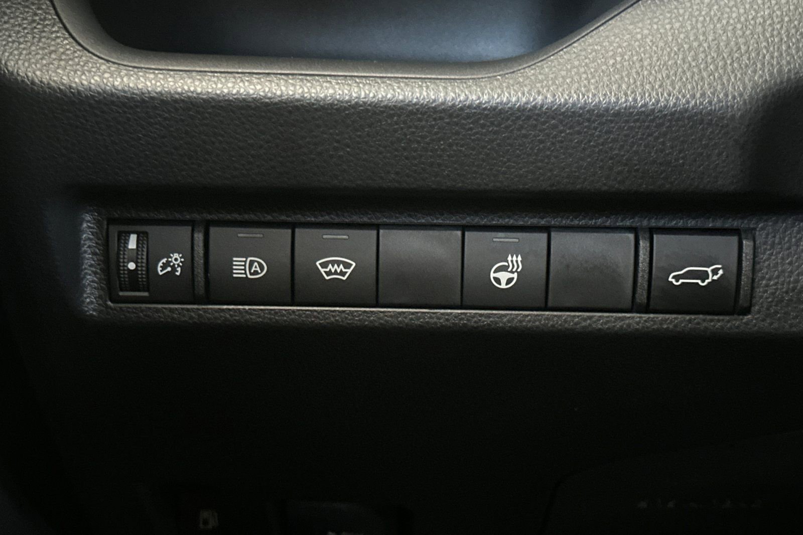 Certified 2025 Toyota RAV4 SE w/ Weather & Moonroof Package image 32