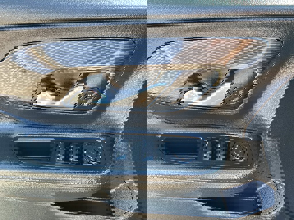 Used 2024 GMC Terrain SLE image 24