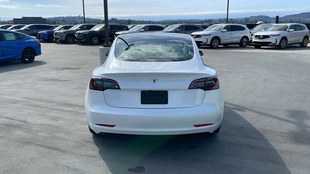 Used 2022 Tesla Model 3 Standard Range image 4