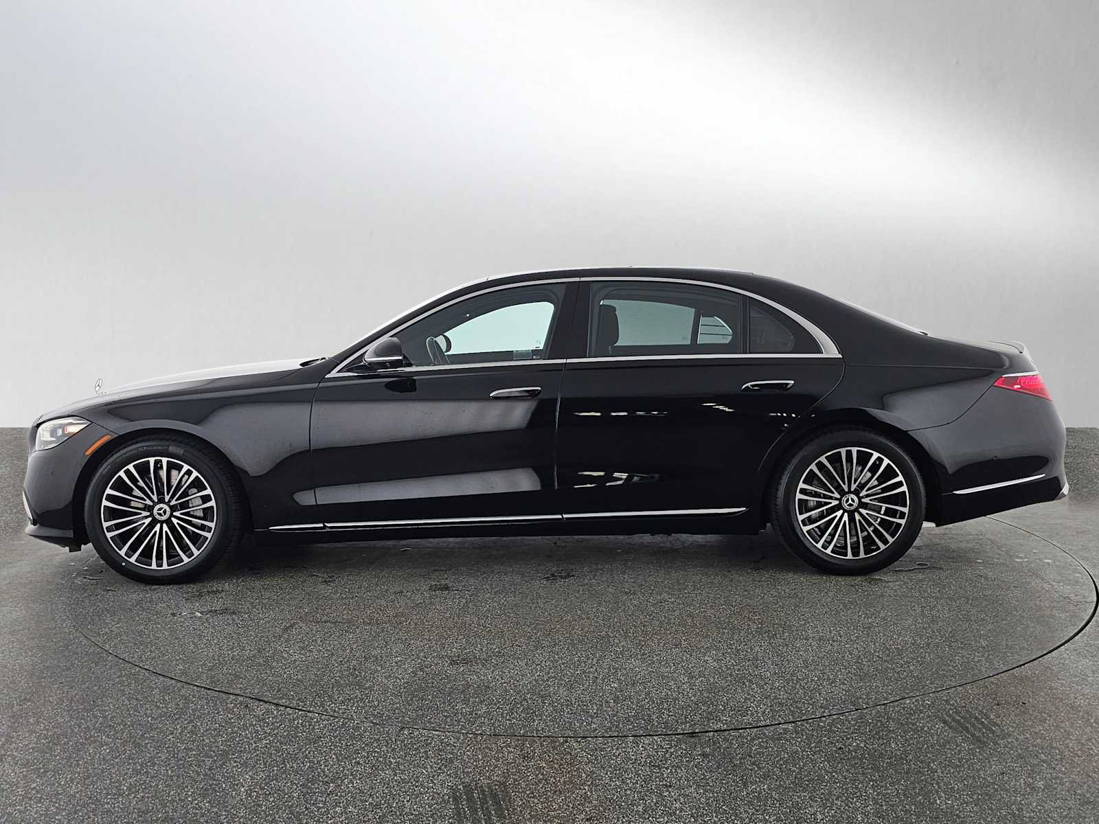 Used 2024 Mercedes-Benz S 500 4MATIC image 6