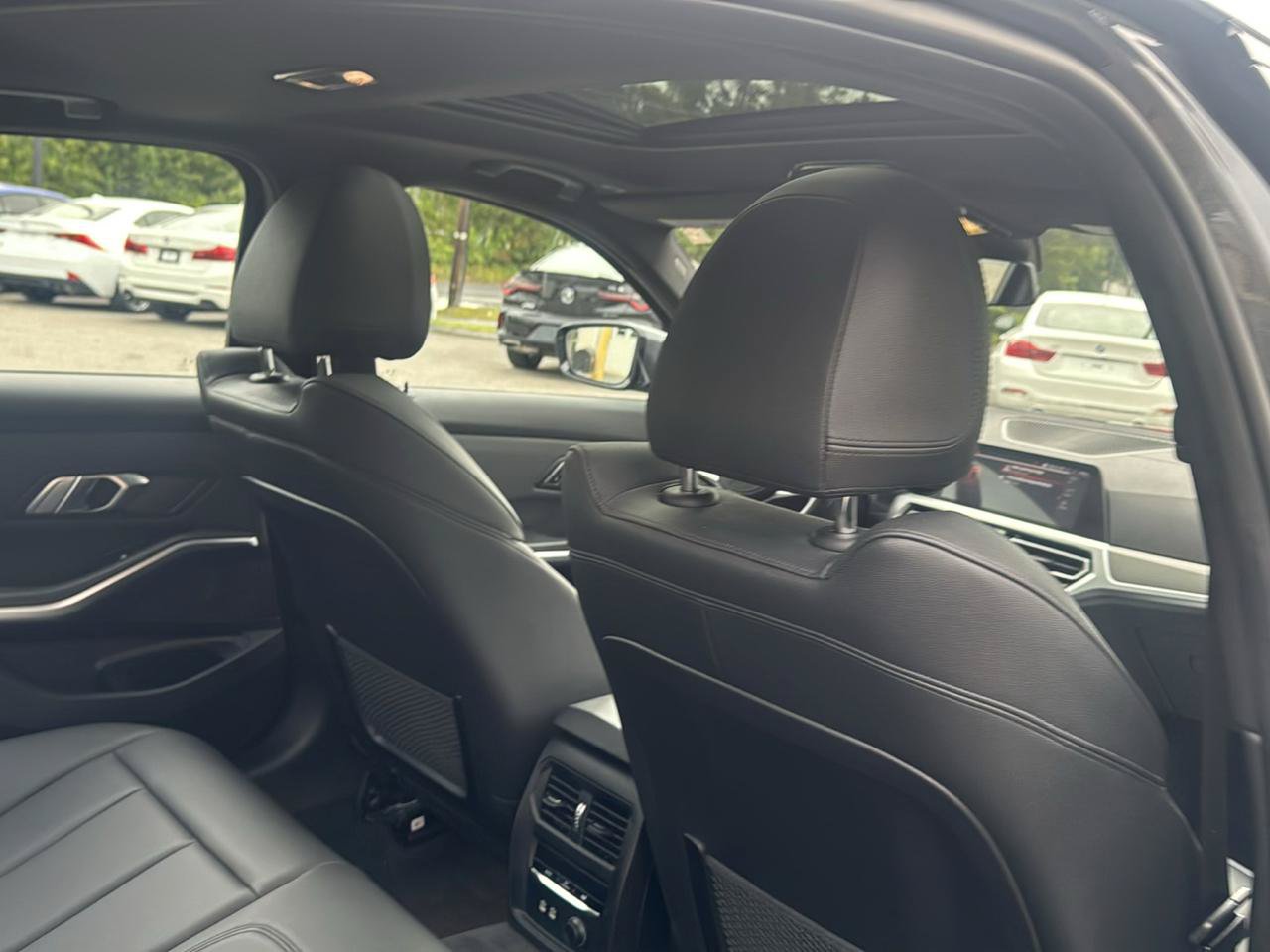 Used 2019 BMW 330i xDrive Sedan w/ M Sport Package AWD/4WD image 38
