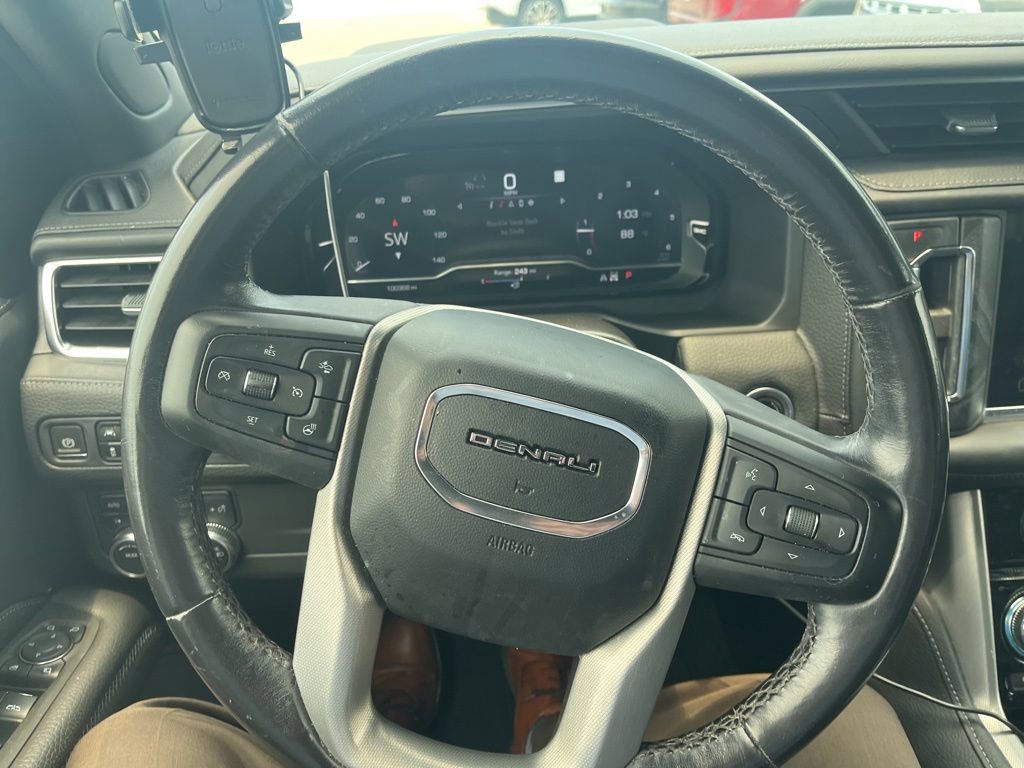 Used 2022 GMC Yukon XL Denali AWD/4WD image 14