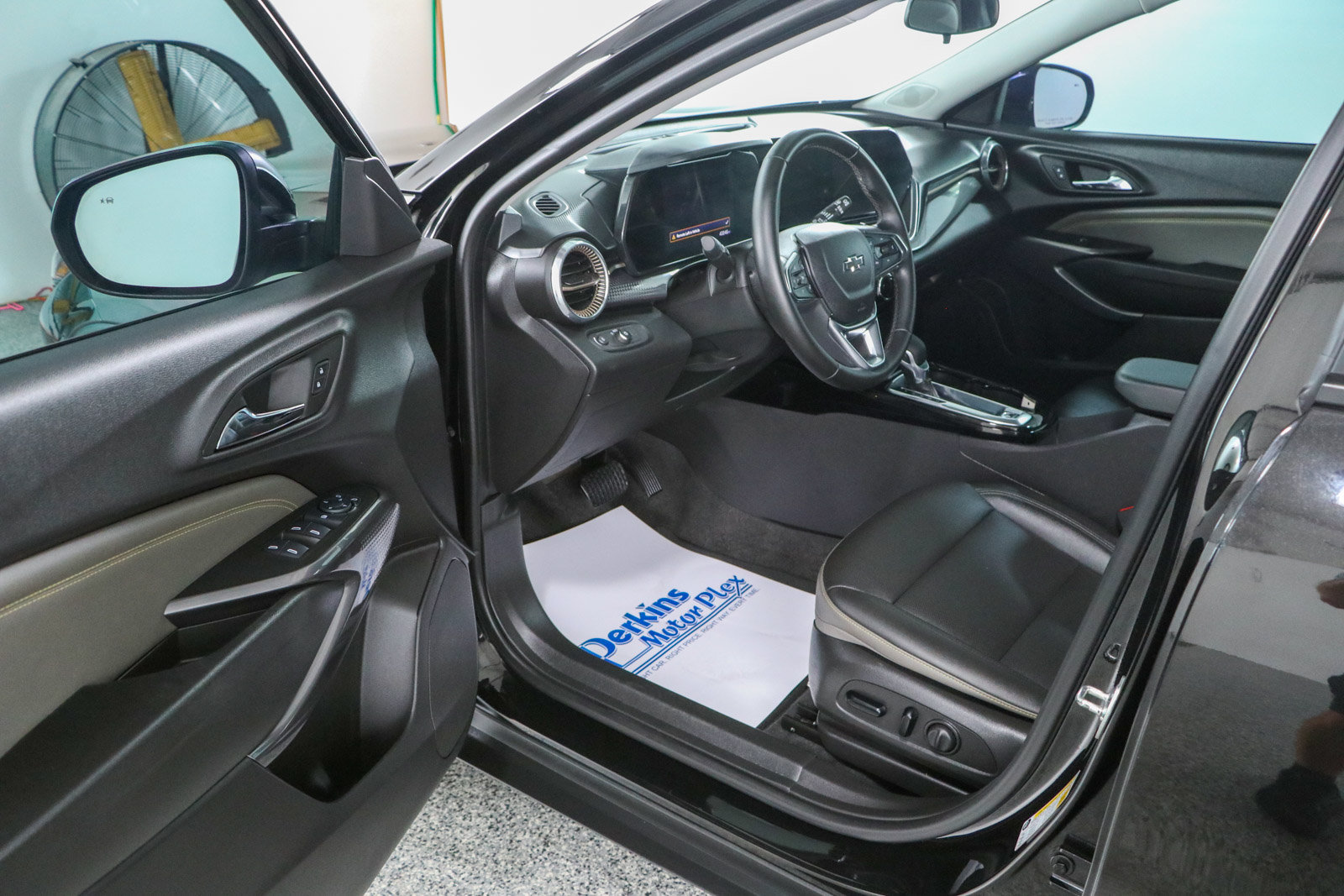 Used 2025 Chevrolet Trax ACTIV w/ Driver Confidence Package FWD image 3