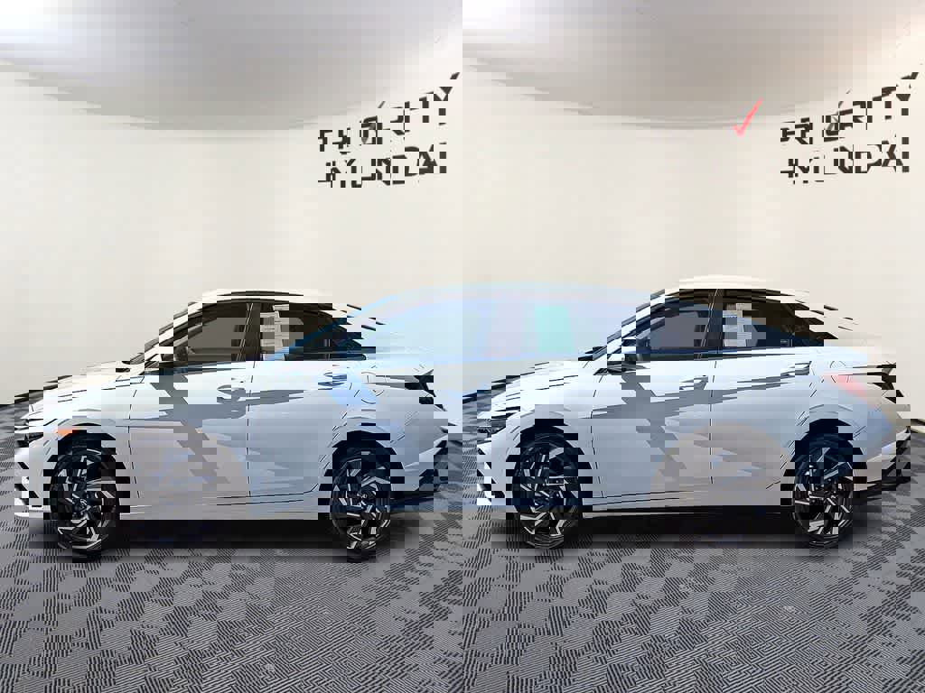 Used 2025 Hyundai Elantra SEL FWD image 7