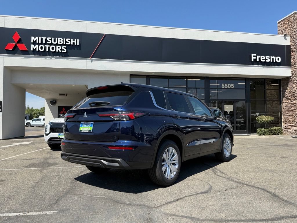 New 2026 Mitsubishi Outlander ES FWD image 8