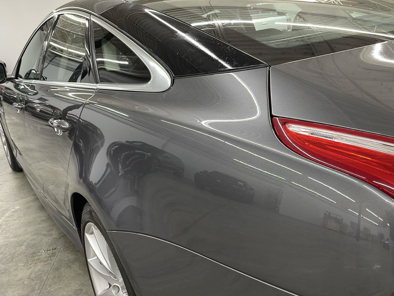 Used 2019 Jaguar XJ R-Sport RWD image 11