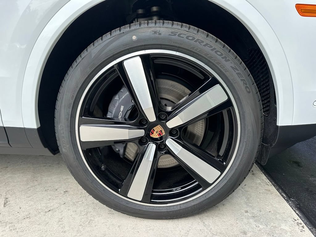 New 2026 Porsche Cayenne Coupe AWD/4WD image 15