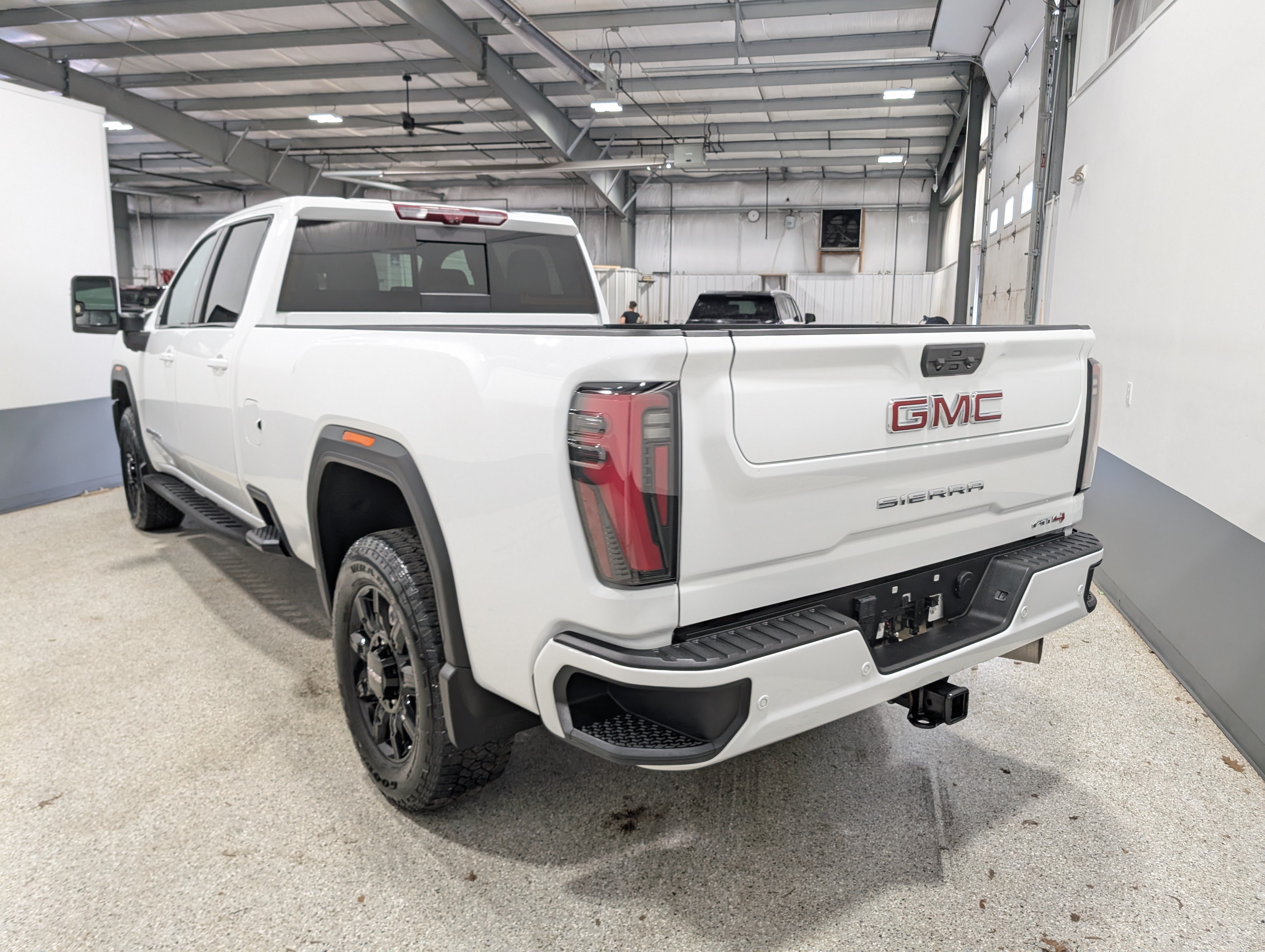 Used 2024 GMC Sierra 2500 AT4 w/ AT4 Premium Plus Package AWD/4WD image 5