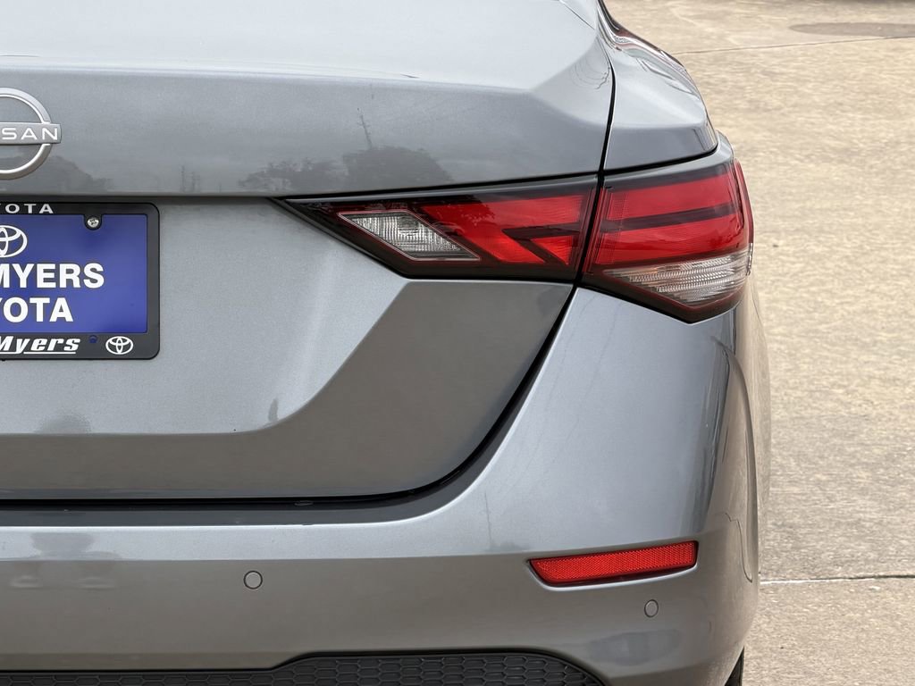 Used 2025 Nissan Sentra SV FWD image 9