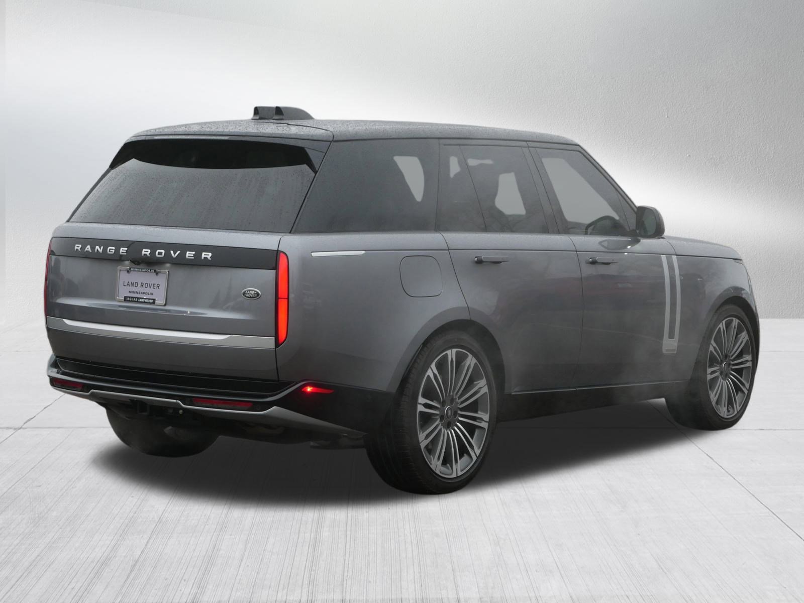 Used 2023 Land Rover Range Rover Autobiography image 5