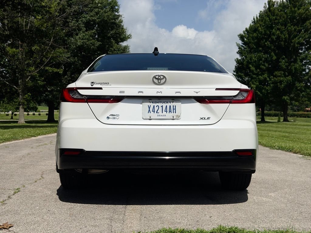 Used 2025 Toyota Camry XLE AWD/4WD image 5