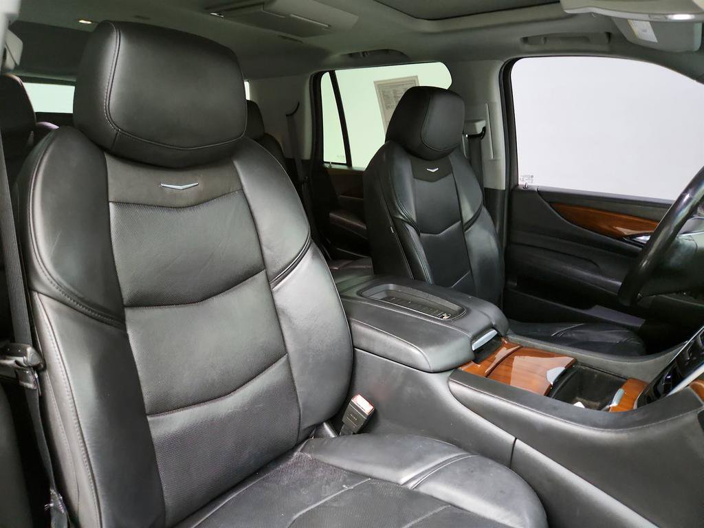 Used 2019 Cadillac Escalade Luxury AWD/4WD image 27
