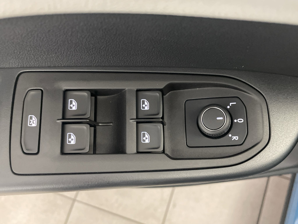 New 2025 Volkswagen Taos S image 10