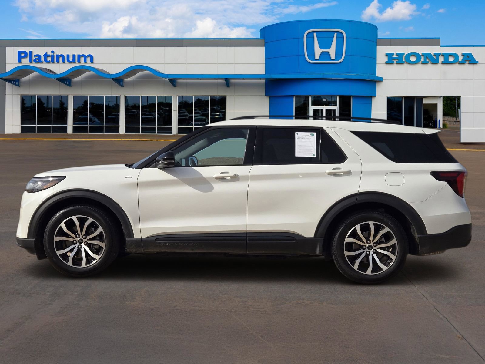 Used 2025 Ford Explorer ST-Line w/ Premium Package video 3