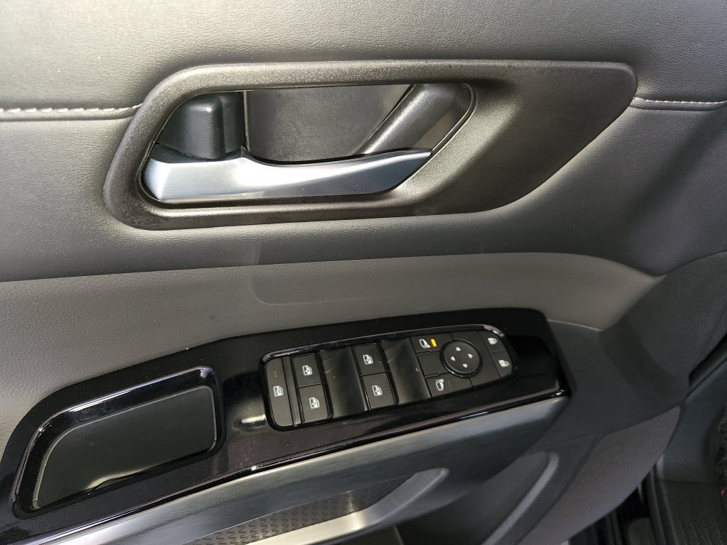 Used 2025 Nissan Pathfinder SL AWD/4WD image 32