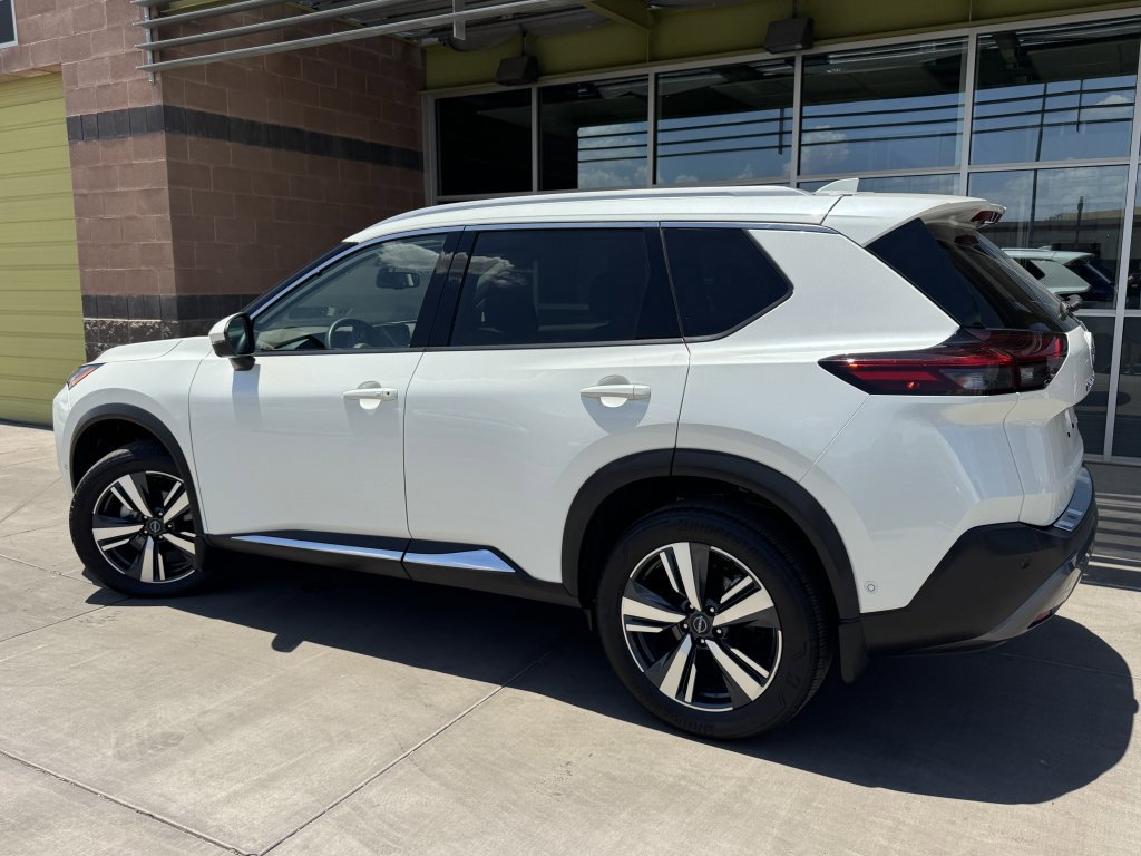 Used 2023 Nissan Rogue SL w/ SL Premium Package image 4