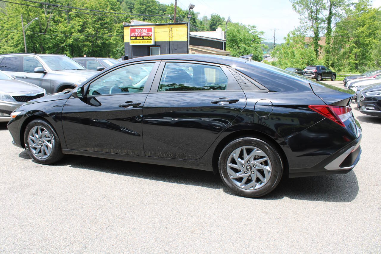 Used 2024 Hyundai Elantra SEL FWD image 11