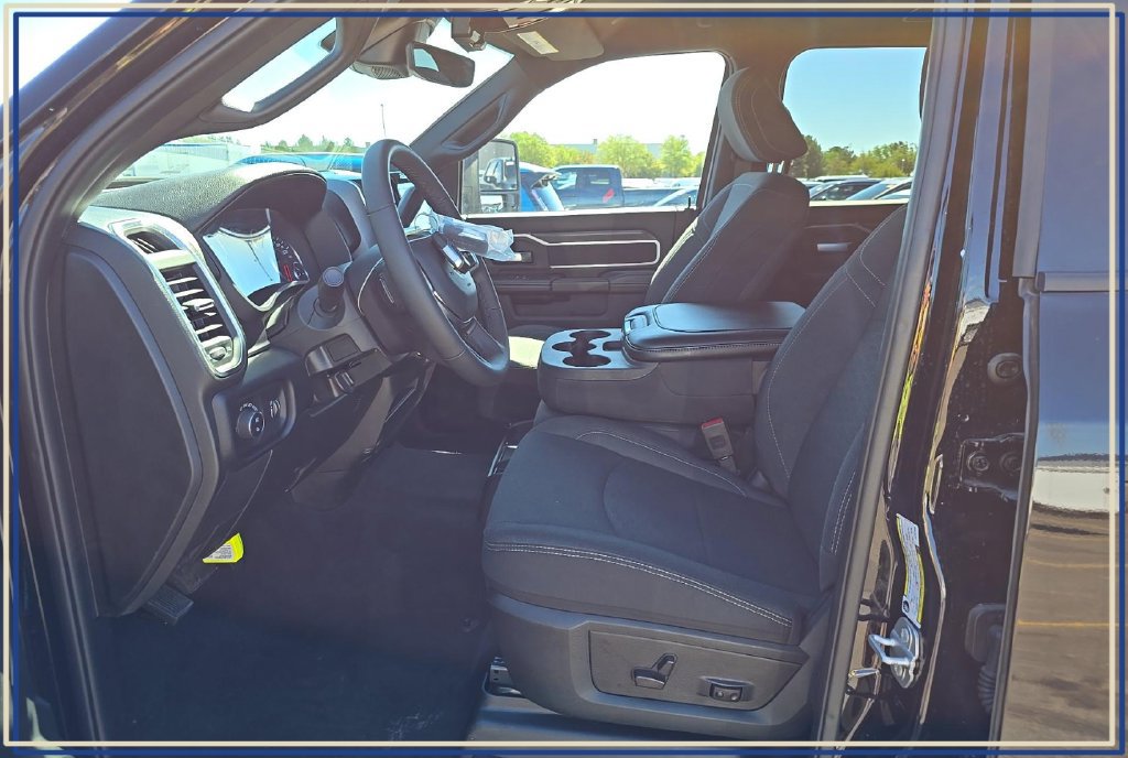 Used 2026 RAM 2500 Big Horn AWD/4WD image 2