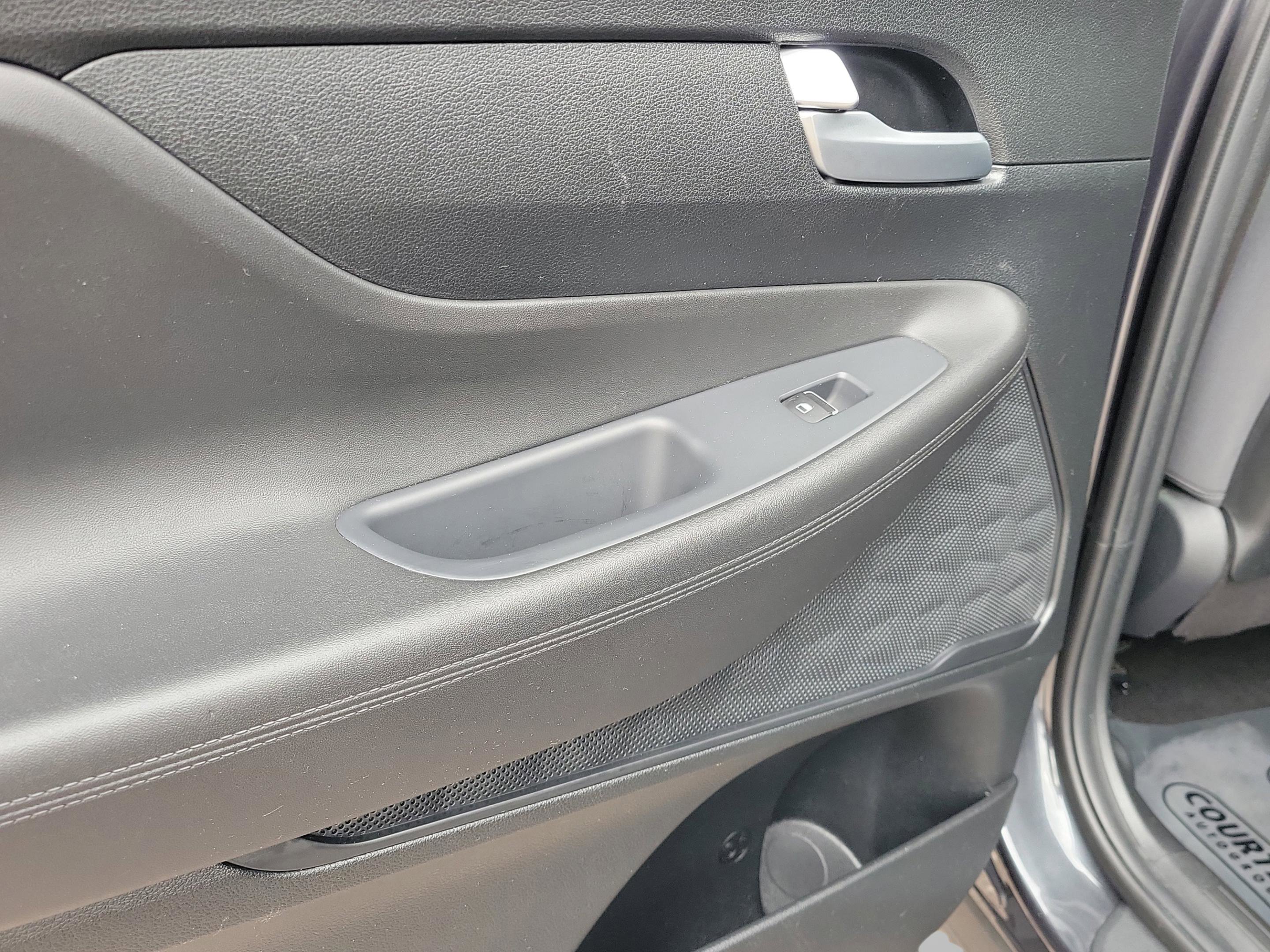 Certified 2023 Hyundai Santa Fe SE image 9