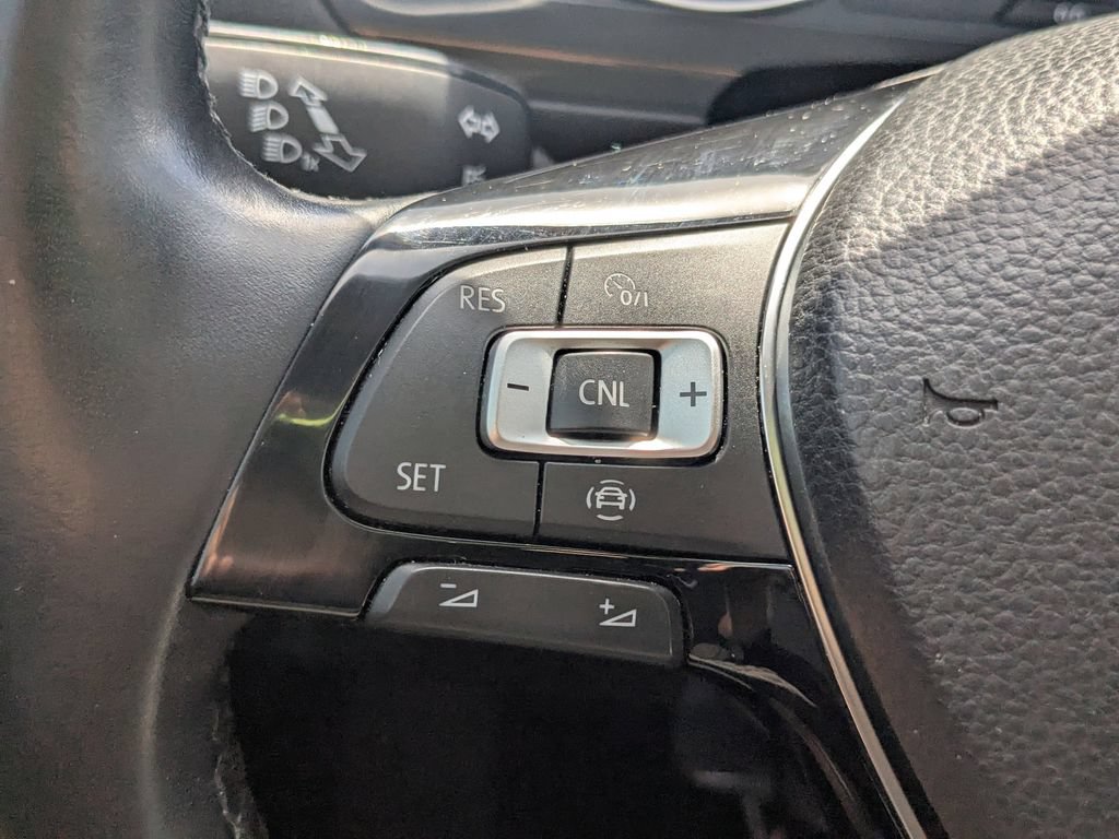 Used 2019 Volkswagen Tiguan SE w/ Panoramic Sunroof Package FWD image 13
