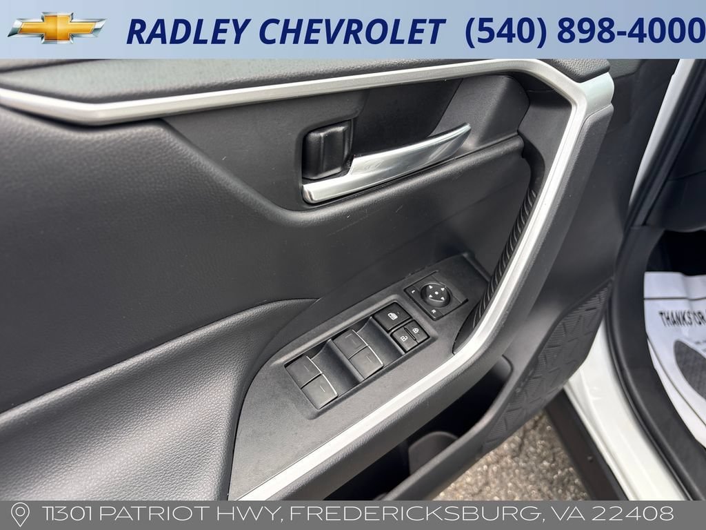Used 2023 Toyota RAV4 XLE AWD/4WD image 5