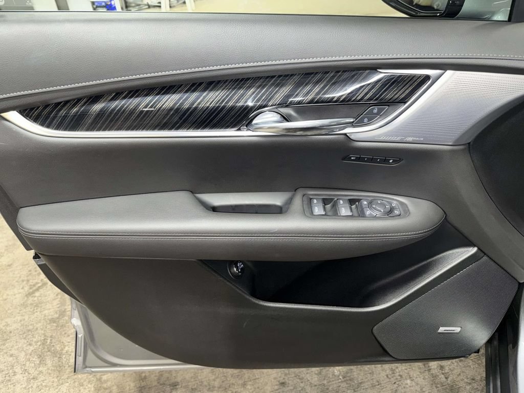 Used 2025 Cadillac XT6 Premium Luxury AWD/4WD image 23