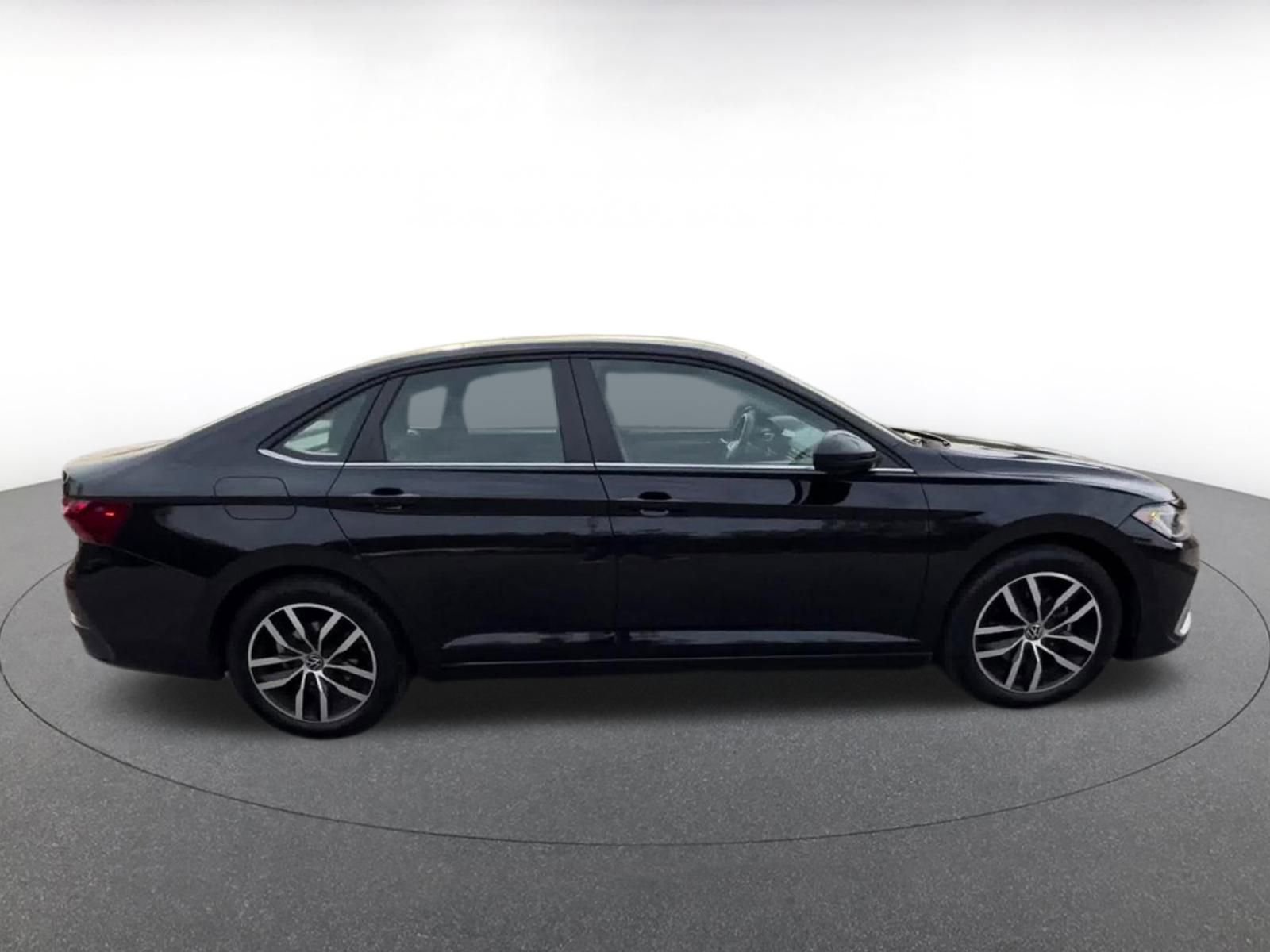 Used 2025 Volkswagen Jetta SE image 16